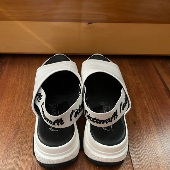 L'Intervalle Sandals - Picture 4 of 4